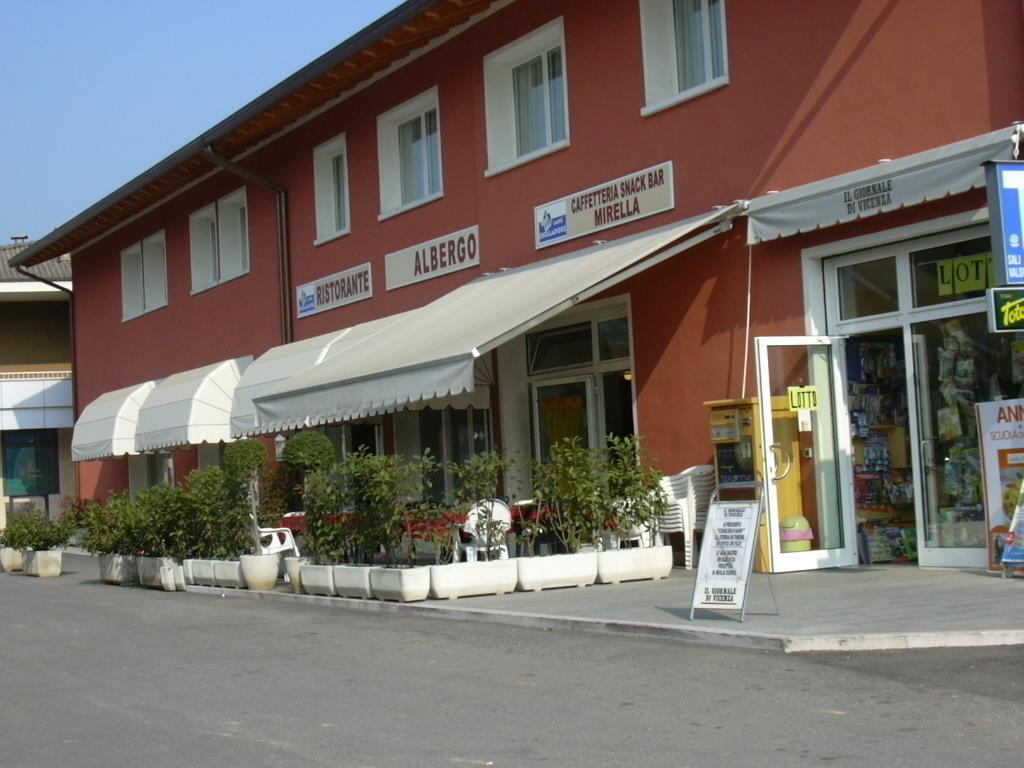 Hotel San Tomio Isola Vicentina Exterior foto